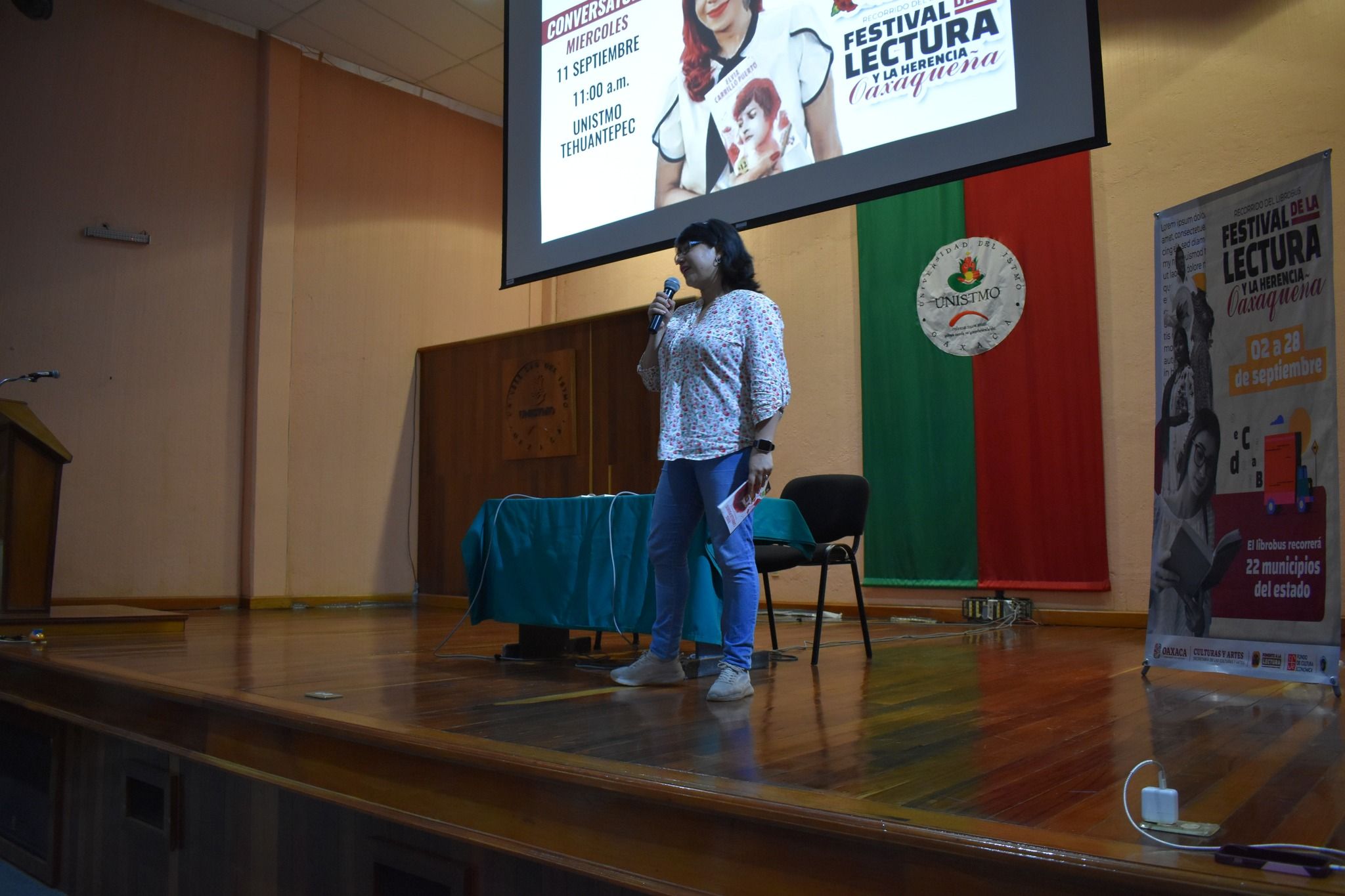 Conversatorio con Damiana Leyva Loria en UNISTMO