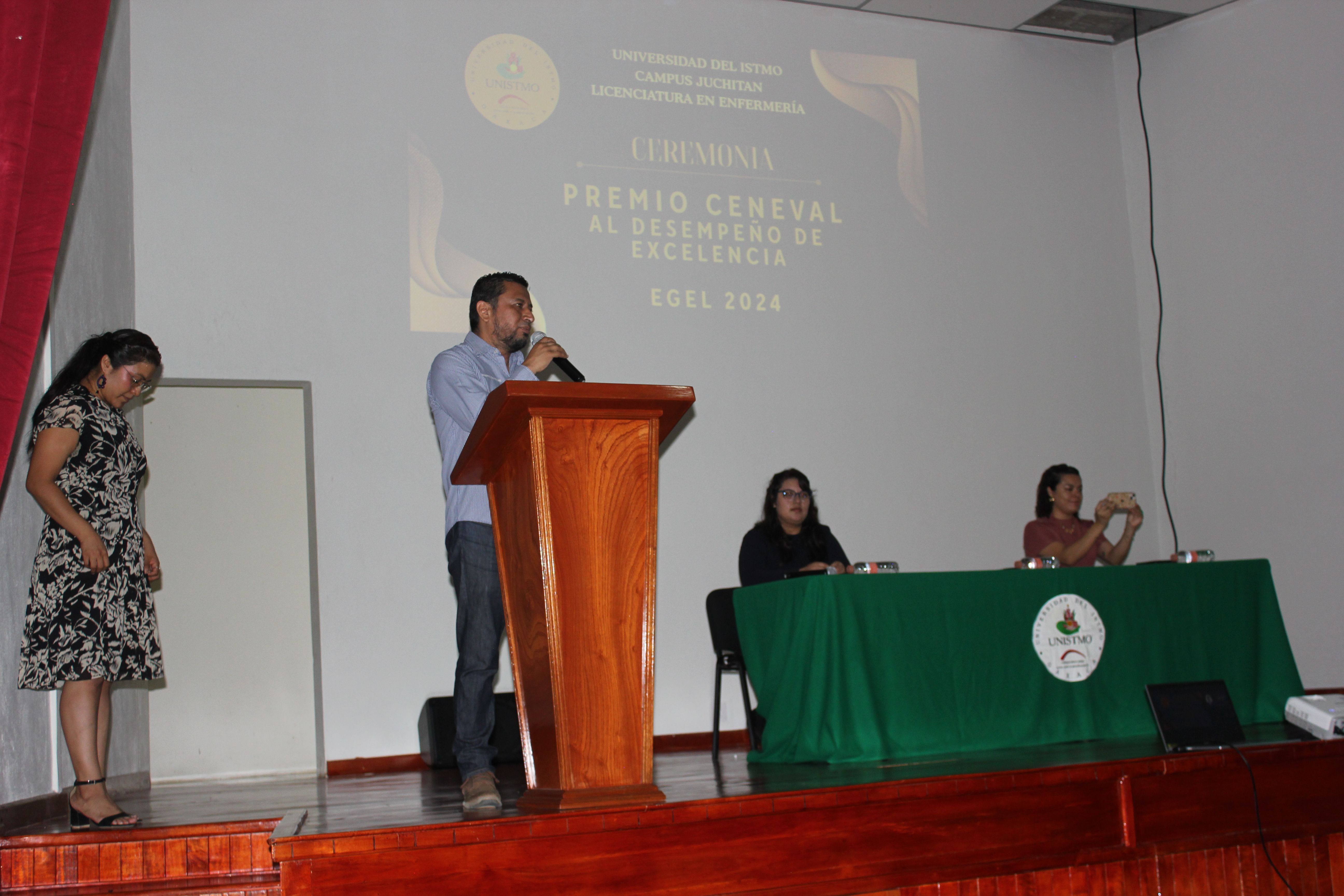 Universidad del Istmo reconoce a egresados de Enfermería