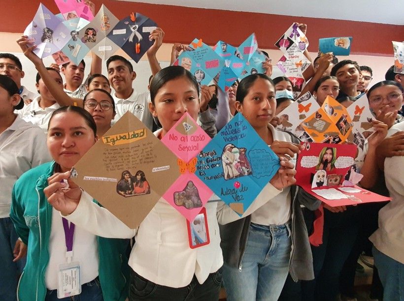 Talleres contra Violencia hacia Mujeres en Universidad del Istmo