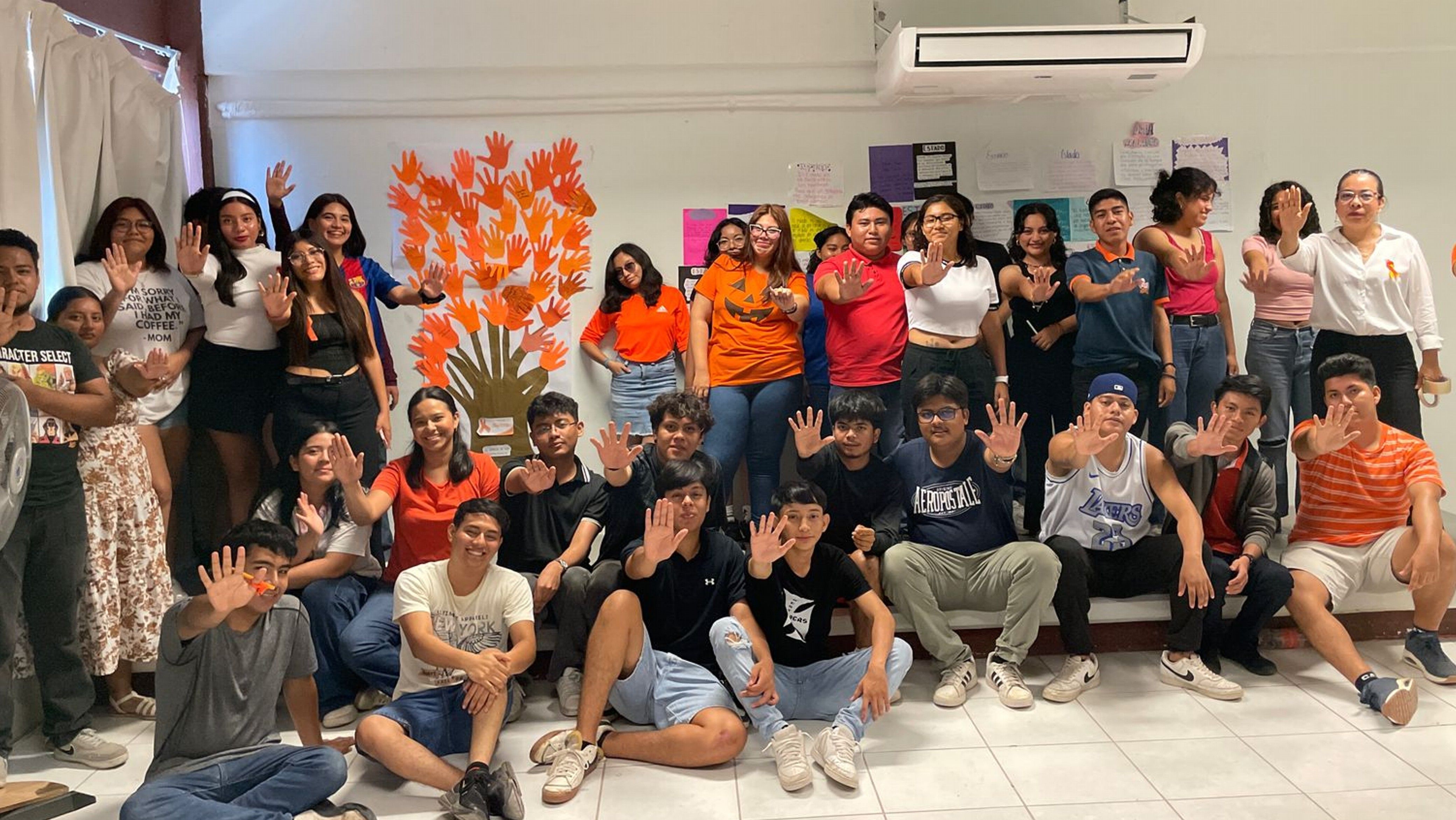 Conmemoración del Día Naranja en la Universidad del Istmo