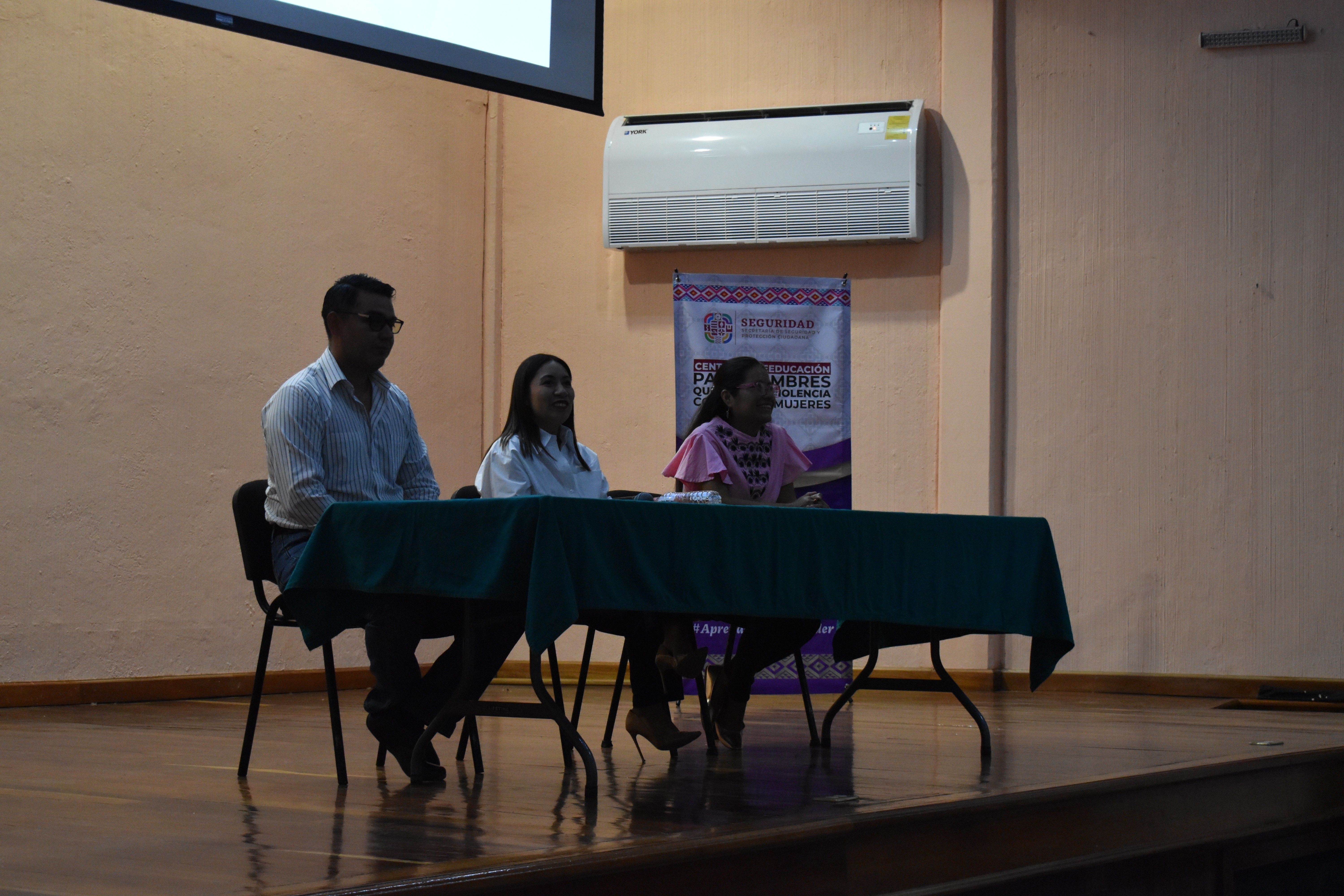 Conferencia 'Masculinidades' en Tehuantepec