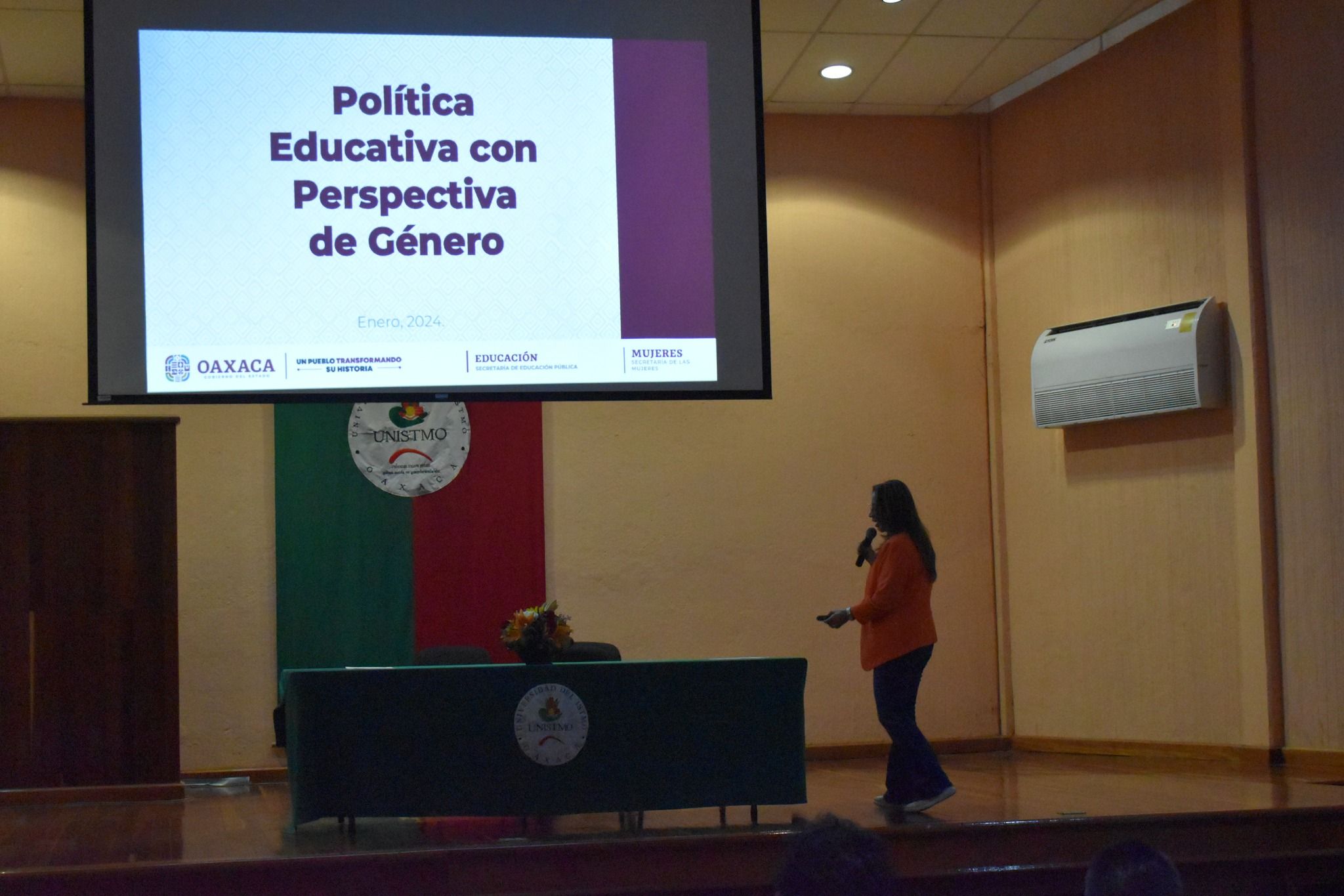 Conferencia sobre Política Educativa con Perspectiva de Género