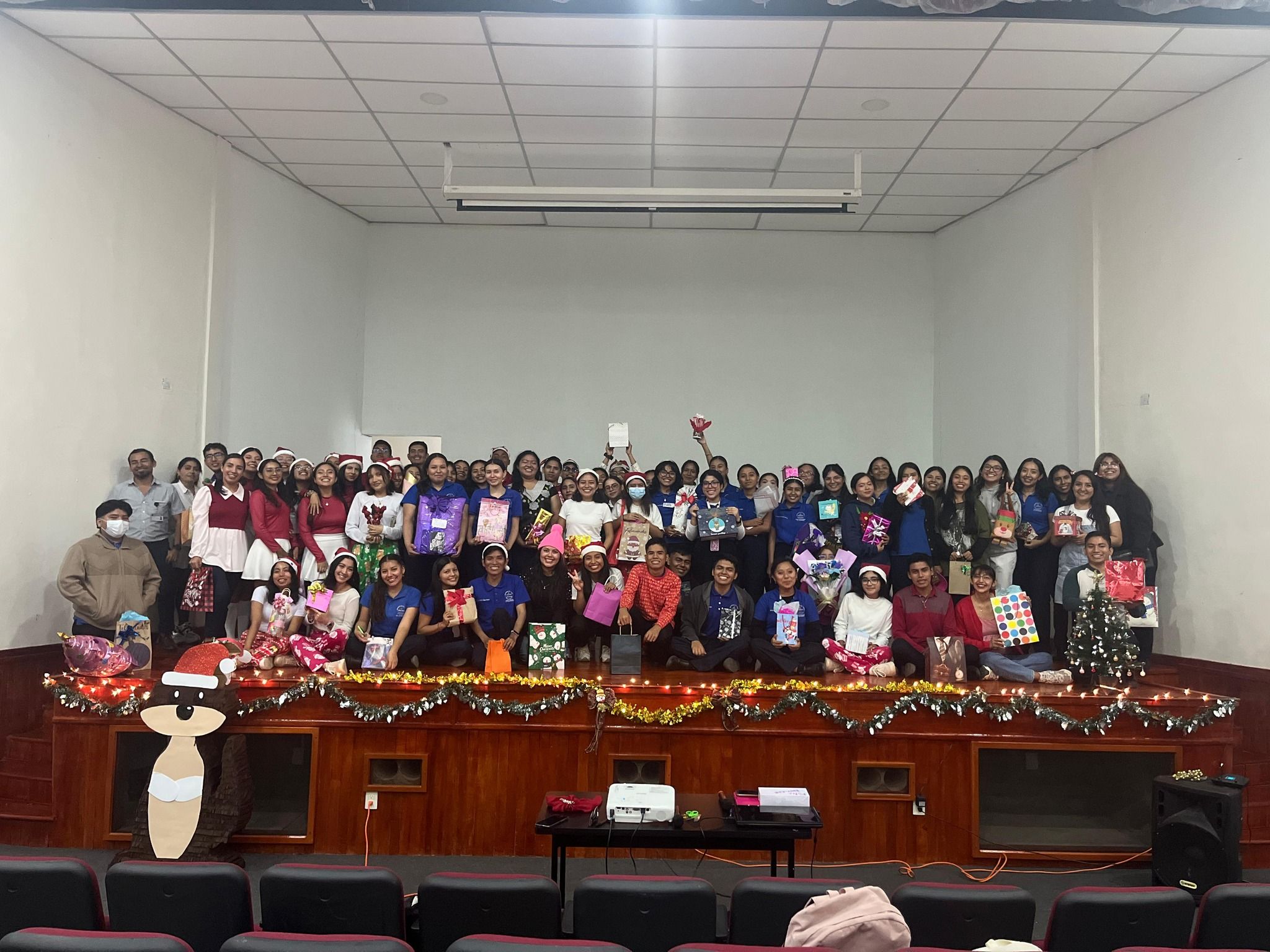 Concurso de Puertas Decoradas y Villancicos en Inglés